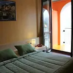 Socrate 3*