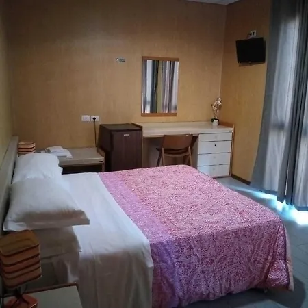 Socrate ホテル 3*