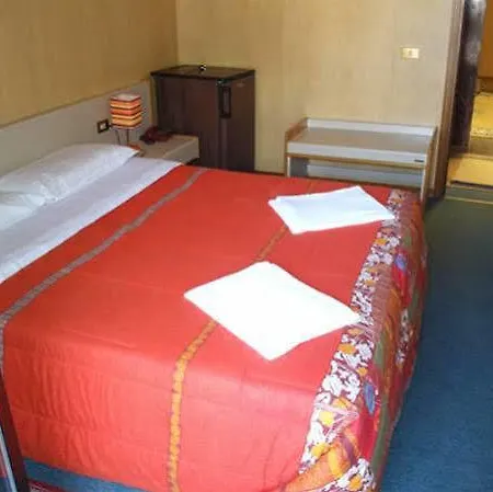 Socrate ホテル 3*